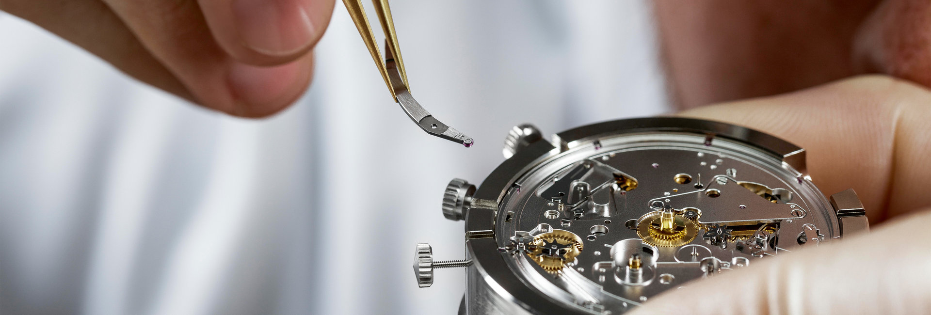 爱彼表官方售后中心（爱彼手表机芯生锈的解决方法）