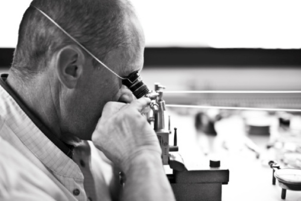 爱彼手表多长时间保养一次（爱彼日常保养）